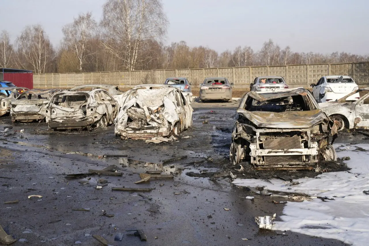 Оприлюднений офісом губернатора Москви знімок автомобілів, знищених у вівторок під час атаки українського безпілотника в Домодєдово Московської області